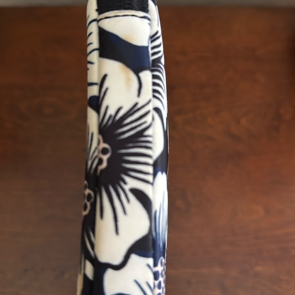 Kate Spade Black and White Floral Laptop Sleeve - Picture 15 of 16